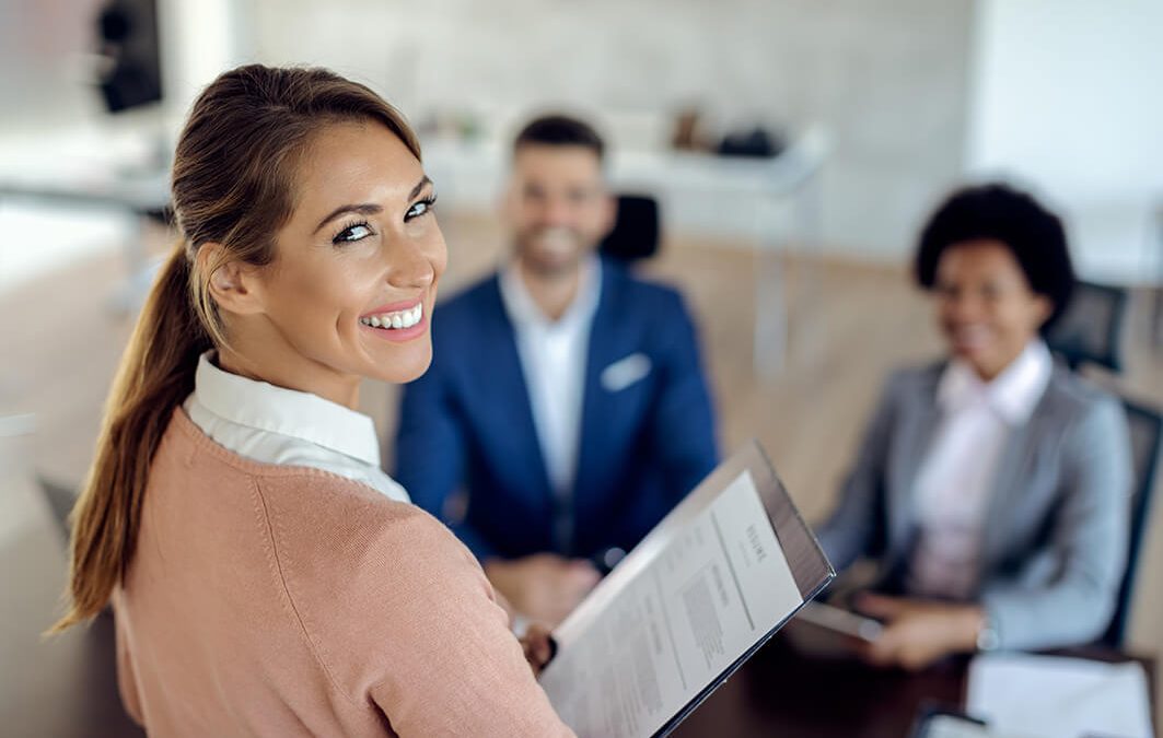 Pourquoi-les-marques-à-impact-attirent-davantage-les-talents-et-les-clients_Marque-employeur_Stratégie d'entreprise_Recrutement_marque à impact_attractivité entreprise_RSE_communication responsable_fidélisation clients_recrutement durable_storytelling RSE